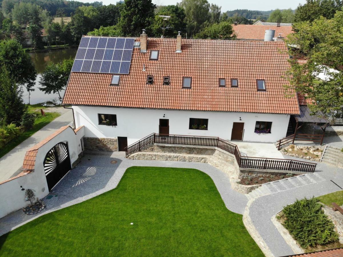 Statek Cesky Dvur Hotel Postupice Екстериор снимка