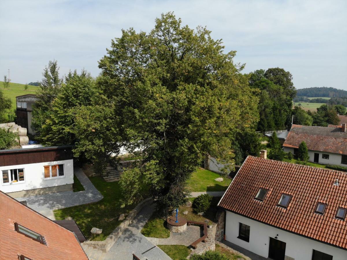 Statek Cesky Dvur Hotel Postupice Екстериор снимка